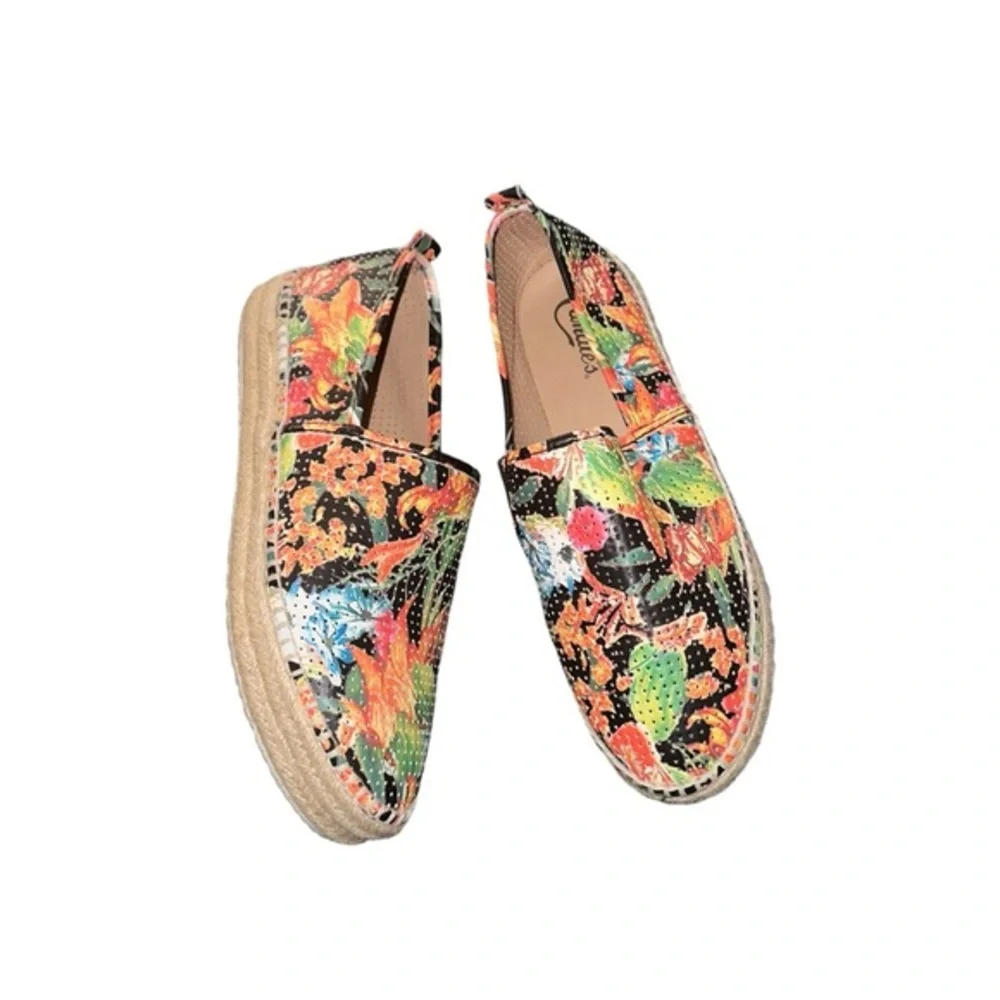 Candie’s tropical platform espadrille shoes size 8.5